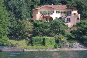 Stunning architectural villa with direct access to lake